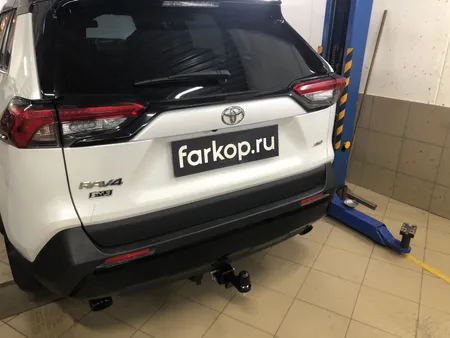 Фаркоп Berg для Toyota RAV4 2019- F.5717.002 в Тюмень