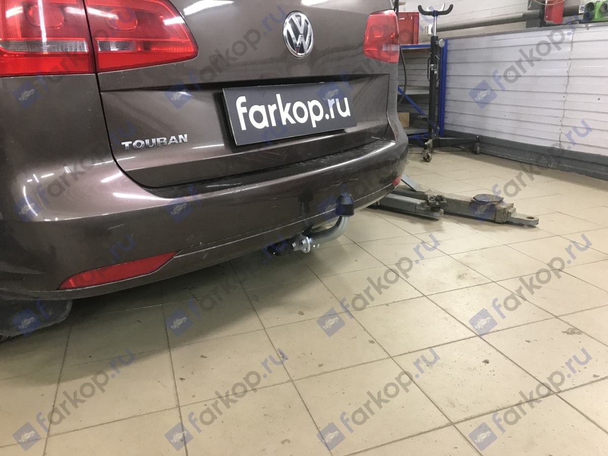 Установили фаркоп Galia для Volkswagen Touran 2011 г.в.